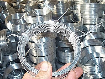 鐵絲和鋼絲普遍采用拉絲工藝和鍍鋅處理